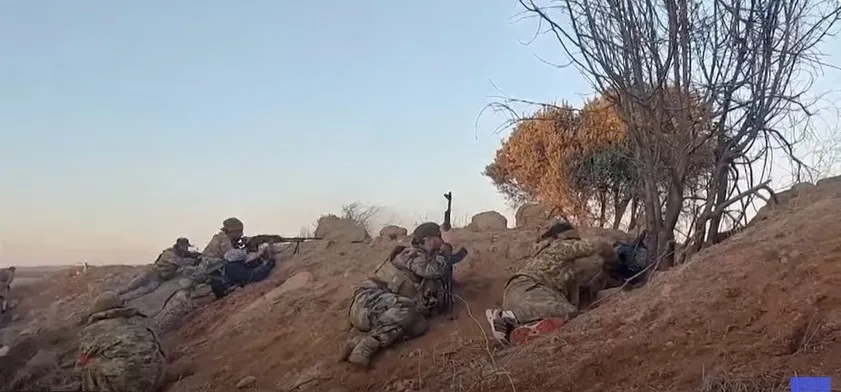 Exército sírio lança contraofensiva para conter rebeldes perto de Hama 